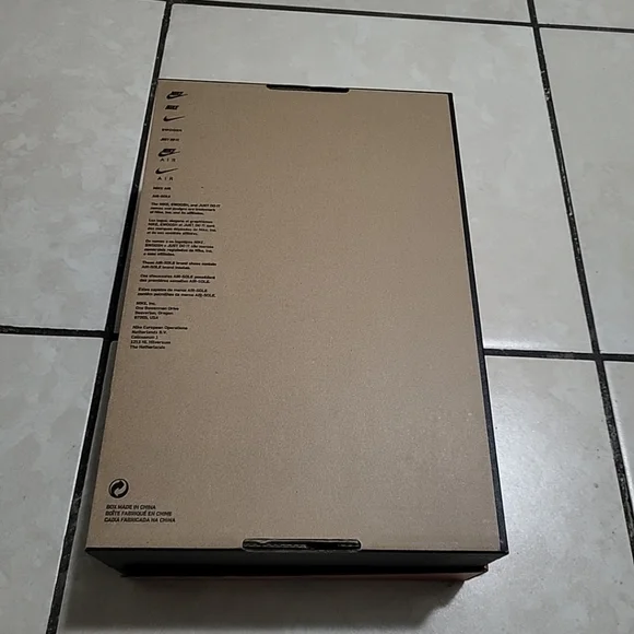 Empty Shoe Box - Picture 4 of 5